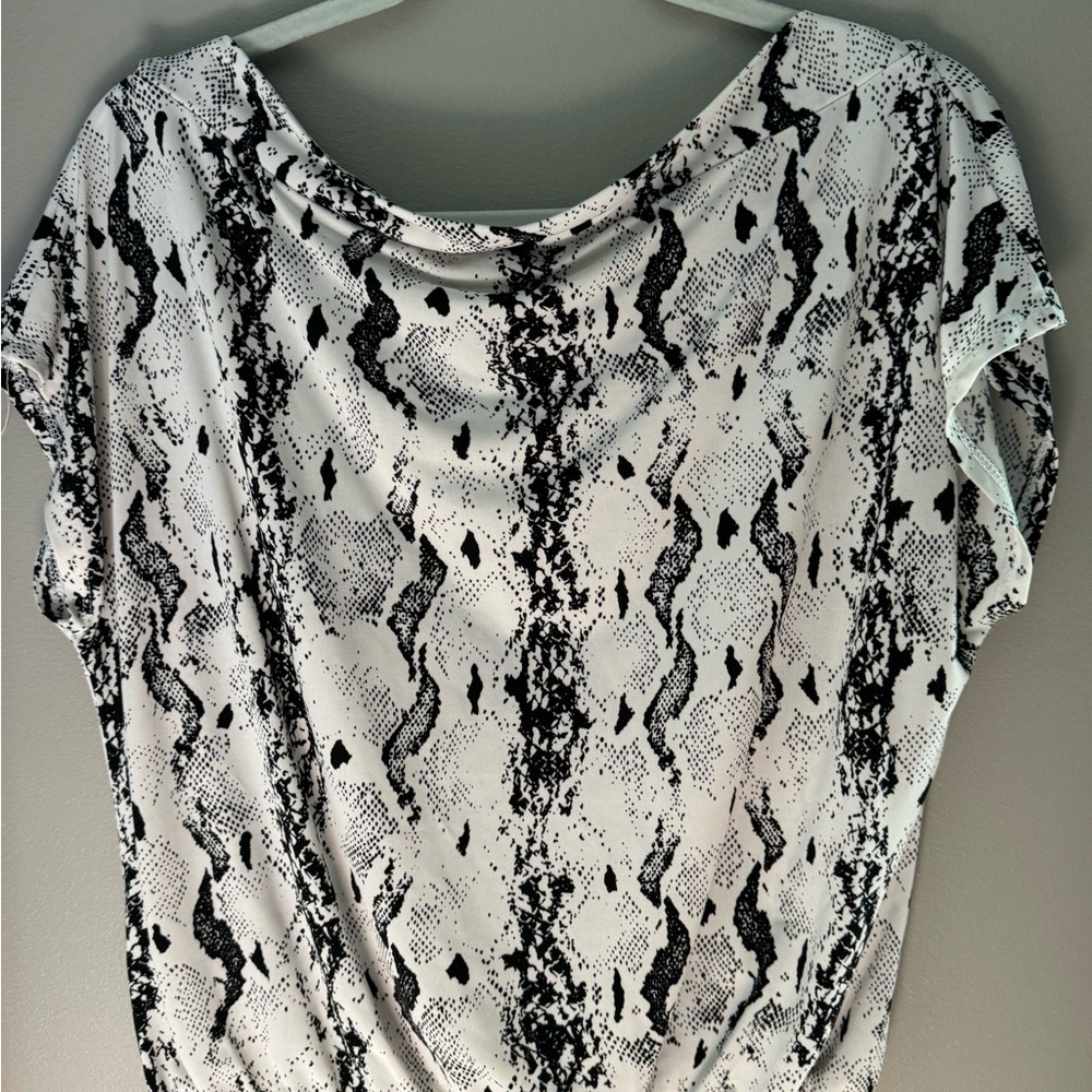 EverEve Allison Joy top size medium